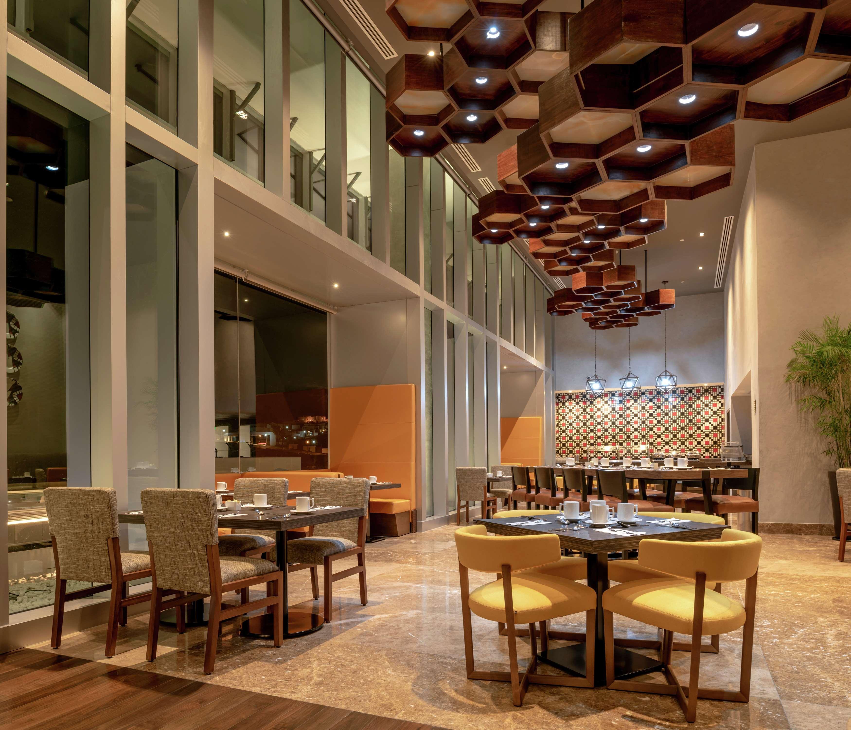 Hilton Garden Inn Chihuahua Exteriör bild